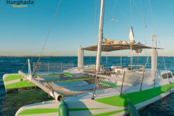 Catamaran Private Hurghada Exclusive Boat Cruise with Island Stop and Snorkeling